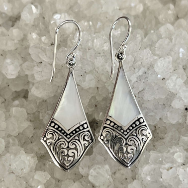 ER 15565 MP-(HANDMADE 925 BALI STERLING SILVER FILIGREE EARRINGS WITH MOTHER OF PEARL)